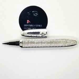 Magic Adhesive Eyeliner (LINK IN BIO)